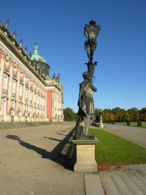 historische Laterne vor dem Neuen Palais